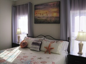 3 bedrooms, desk, iron/ironing board, free WiFi - Enjoy refreshing ocean breezes with the whole family in this relaxing home. (Palm Coast)