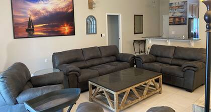 Sunset Serenity. 2 King/Twin beds/Sofa. Golf club