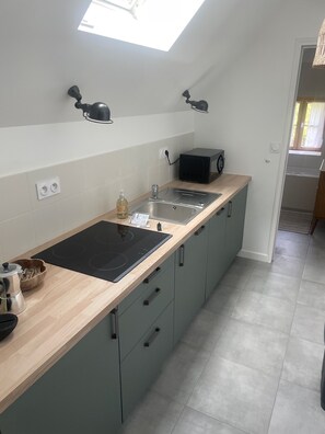 Micro-ondes, plaque de cuisson, lave-vaisselle