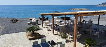 Miss Virginia's Blue Cottage&Garden, parking space, sea within walking distance