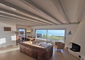 Smart TV, fireplace, table football, ping pong - Sunset House with gorgeous view of the lake (Chernex)