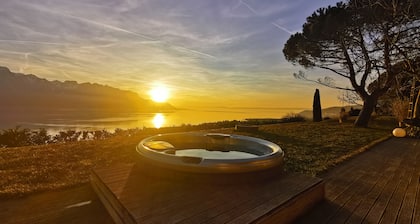 Sunset House with gorgeous view of the lake