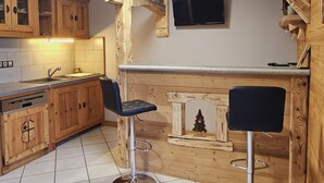 Coffee/tea maker, fridge, microwave, oven - Cosy accommodation in Savoyard chalet style (bonvillard)