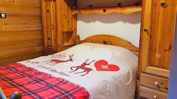 1 bedroom, travel crib, free WiFi, bed sheets