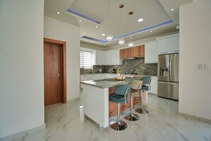 Fridge, microwave, oven, coffee/tea maker - Villa Valentina Holidays 3 BR W/ Infinity Pool (Camu)