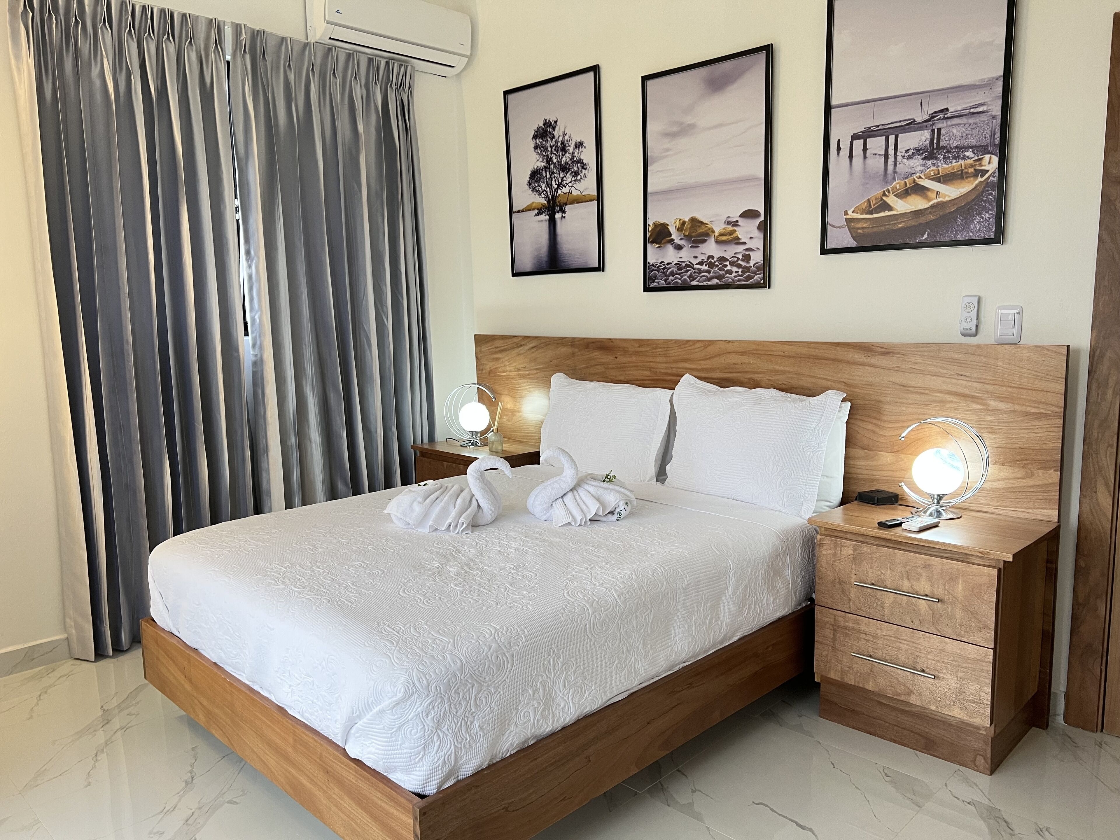 3 bedrooms, desk, iron/ironing board, free WiFi