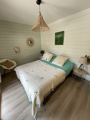 4 bedrooms, desk, iron/ironing board, travel cot