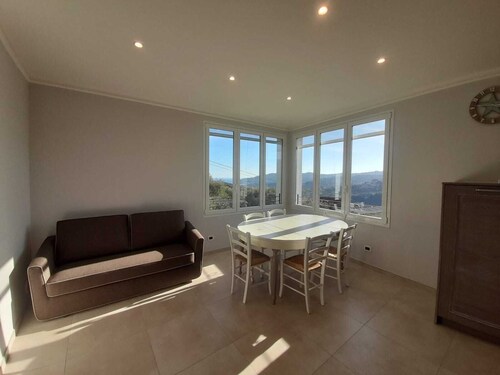 Bel appartement avec vue sur le golfe de Dianese