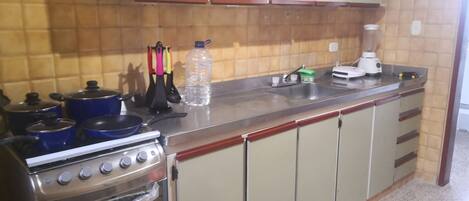 Fridge, oven, coffee/tea maker, blender