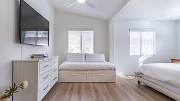 3 bedrooms, desk, iron/ironing board, free WiFi