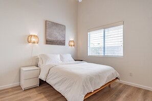 3 bedrooms, desk, iron/ironing board, free WiFi