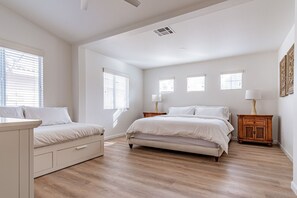 3 bedrooms, desk, iron/ironing board, free WiFi