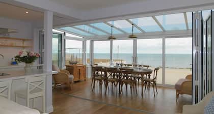 11 Seaview - a house that sleeps 8 guests in 4 bedrooms