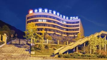 المنشأة من الخارج