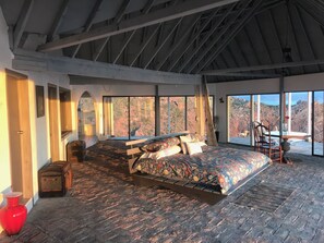 1 bedroom, desk, WiFi, bed sheets - Romantic Ocean Escape w/ 360 Views & Ultimate Privacy (B.C)