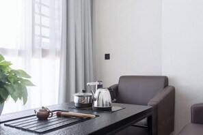 Room - 1700 Hotel (Pingle)