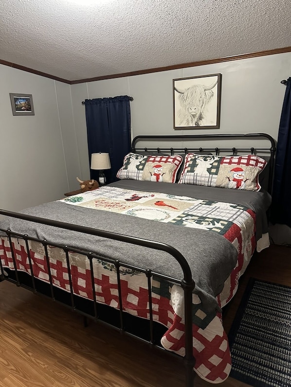3 bedrooms, desk, iron/ironing board, travel cot