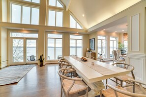 Dining - Spacious Lakefront Kentucky Home Rental! (Cadiz)