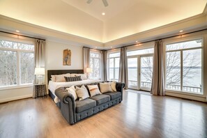 5 habitaciones, escritorio y tabla de planchar con plancha 