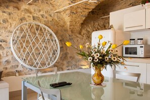 Dining - Housing with private garden terrace and residential swimming pool (Liguria)