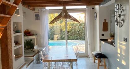 Contemporary villa close to the beach