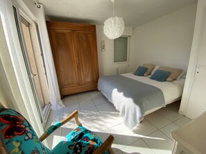 4 Schlafzimmer, Schreibtisch, Reisekinderbett, kostenloses WLAN