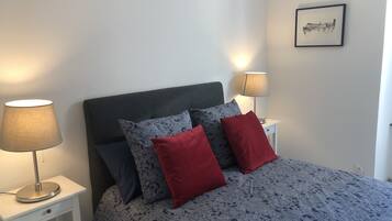 2 slaapkamers, een bureau, een strijkplank/strijkijzer, gratis wifi