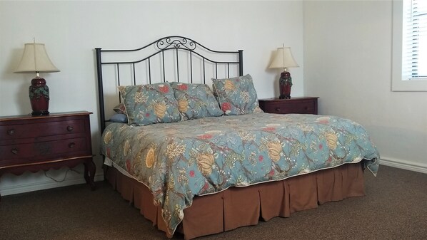 3 bedrooms, desk, free WiFi, bed sheets