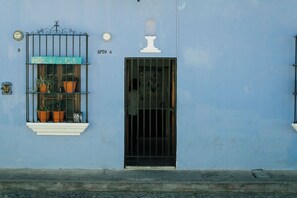 Front of property - Hostal de la Fuente (Antigua Guatemala)