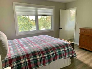 4 bedrooms, desk, iron/ironing board, travel cot