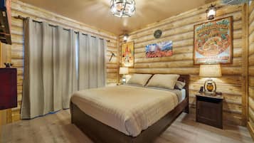 4 soverom, skrivebord, strykejern/-brett og reiseseng for barn