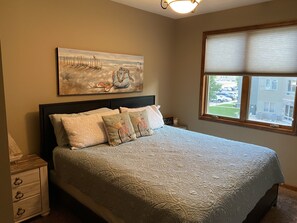 3 bedrooms, travel crib, free WiFi, bed sheets