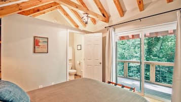 3 quartos, escrivaninha, ferros/tábuas de passar roupa