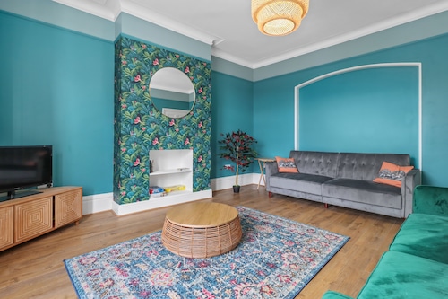 A Lovely, Luxury flat close to attractions and beach