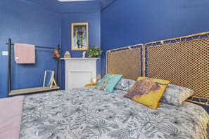 2 bedrooms, desk, iron/ironing board, travel cot - A Lovely, Luxury flat close to attractions and beach (Seaford)
