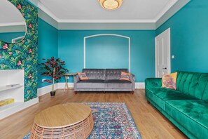 Smart TV, books - A Lovely, Luxury flat close to attractions and beach (Seaford)