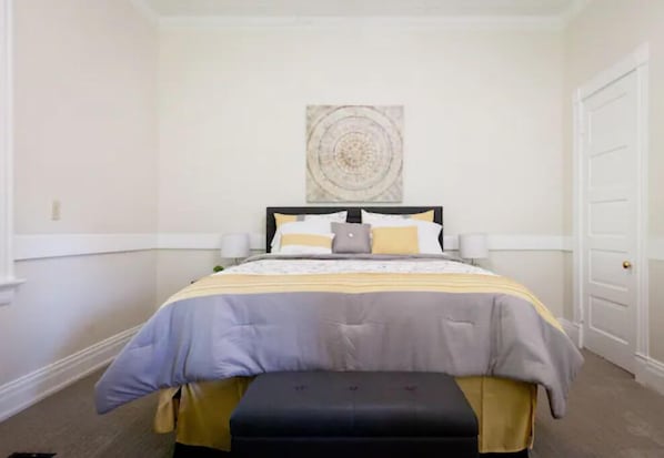 1 chambre, bureau, fer et planche à repasser, accès au Wi-Fi (inclus)