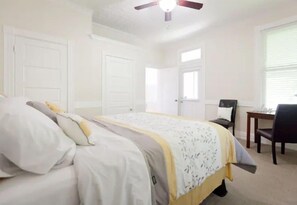 1 室のベッドルーム、デスク、アイロン / アイロン台、WiFi (無料)