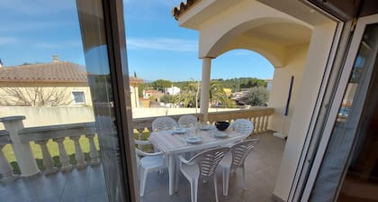 Well located single storey villa near Cala Montgo.