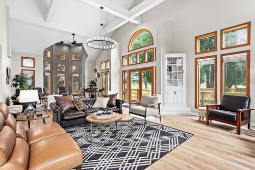 The Grand Lodge with private pool - The Ultimate Retreat