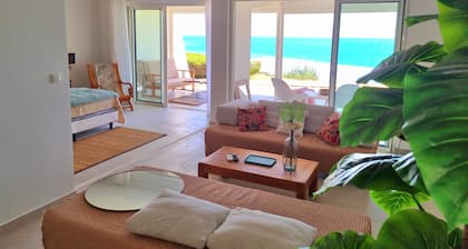 Luxurious sea-view apartment on Orient Bay Beach
