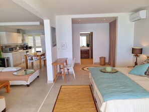 1 Schlafzimmer, Zimmersafe, Schreibtisch, Bügeleisen/Bügelbrett