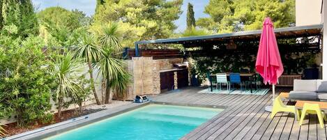 Alberca al aire libre y alberca climatizada