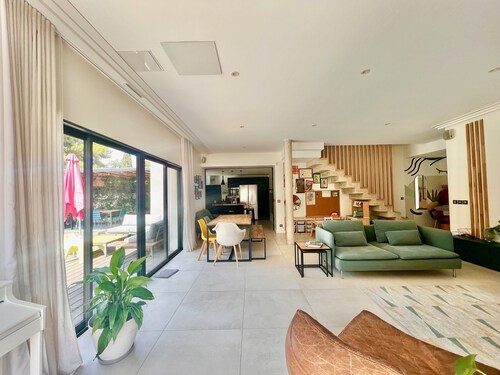 Villa contemporaine avec piscine, à 10 minutes des plages !