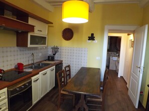 Kühlschrank, Ofen, Herdplatte, Geschirrspüler