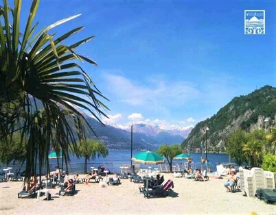 Magnificent Villa with gardens and terrace overlooking the lake. Barbecue