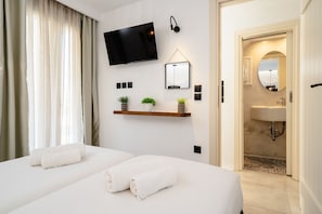 2 bedrooms, desk, iron/ironing board, travel crib