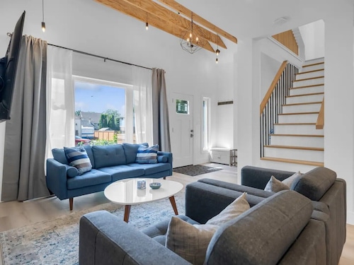 Steps to Sunset Beach • Wine Country + Falls Access • Pet‑Friendly Retreat