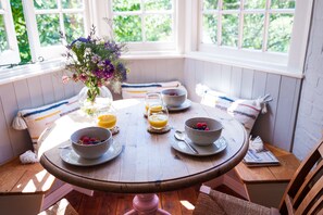 Dining - Cosy country cottage with large garden, (Wittersham)