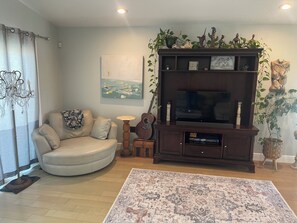 Fernseher, Bücher, Drucker